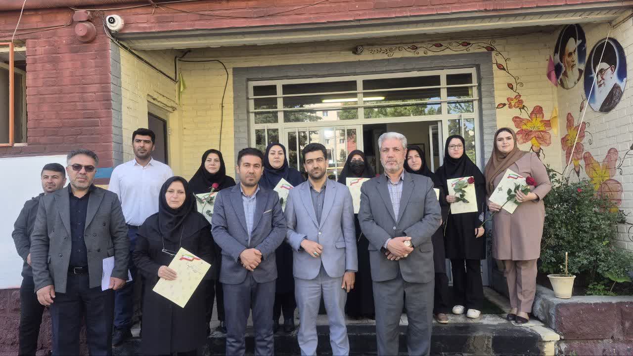 برگزاری آیین گرامیداشت روز معلم در دبیرستان فرهنگیان شهید مدنی ارومیه با حضور فرماندار شهرستان ارومیه