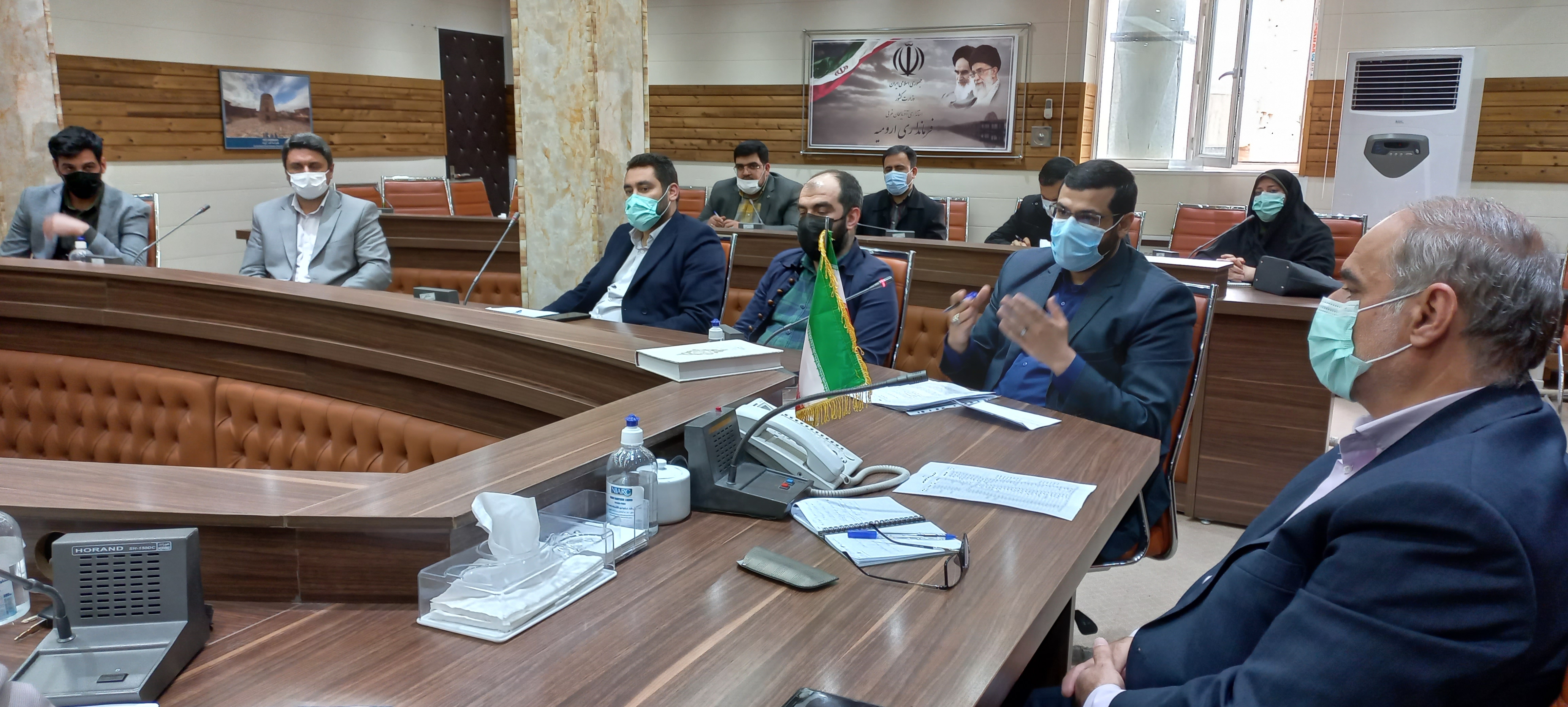 دیدار اعضای شورای مرکزی جوانان همدل استان آذربایجان غربی با فرماندار شهرستان ارومیه + عکس