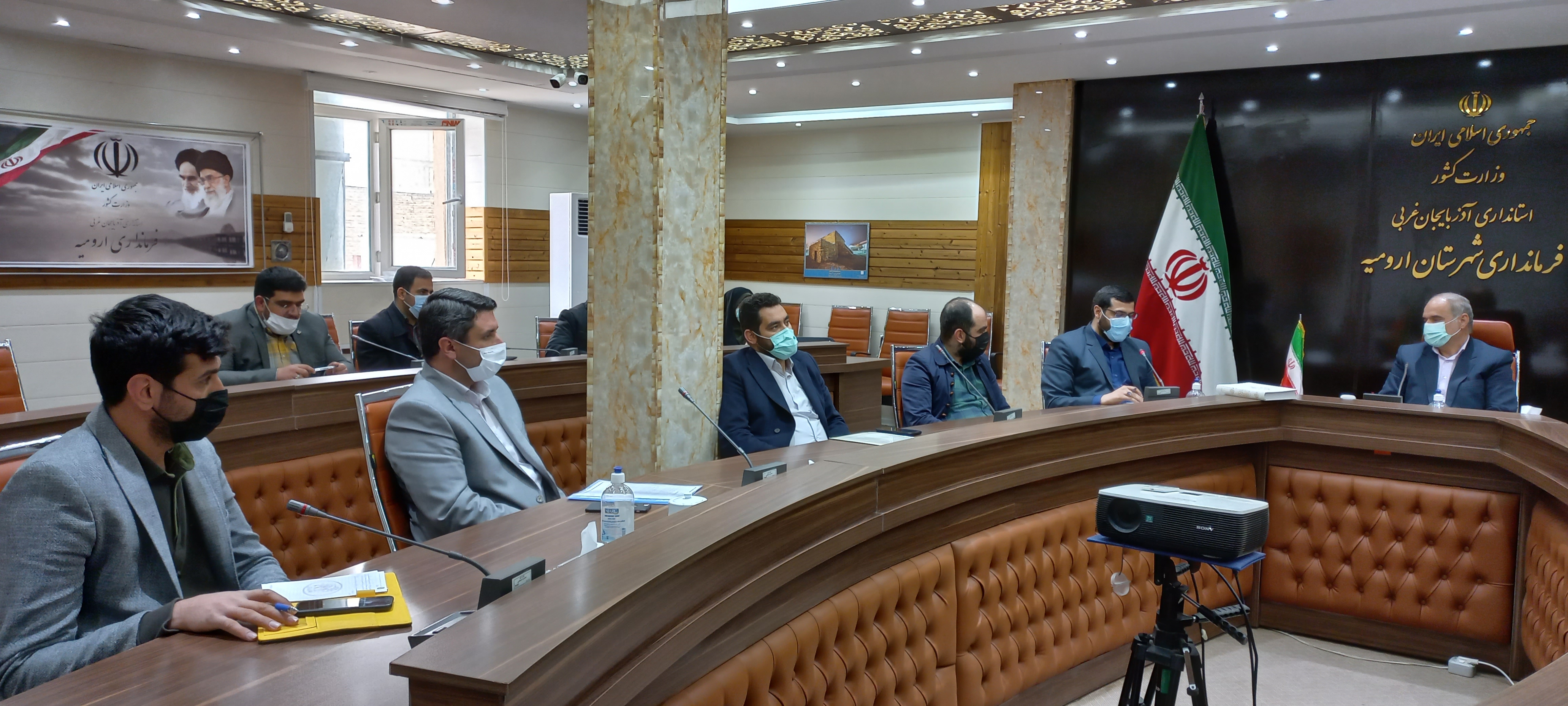 دیدار اعضای شورای مرکزی جوانان همدل استان آذربایجان غربی با فرماندار شهرستان ارومیه + عکس