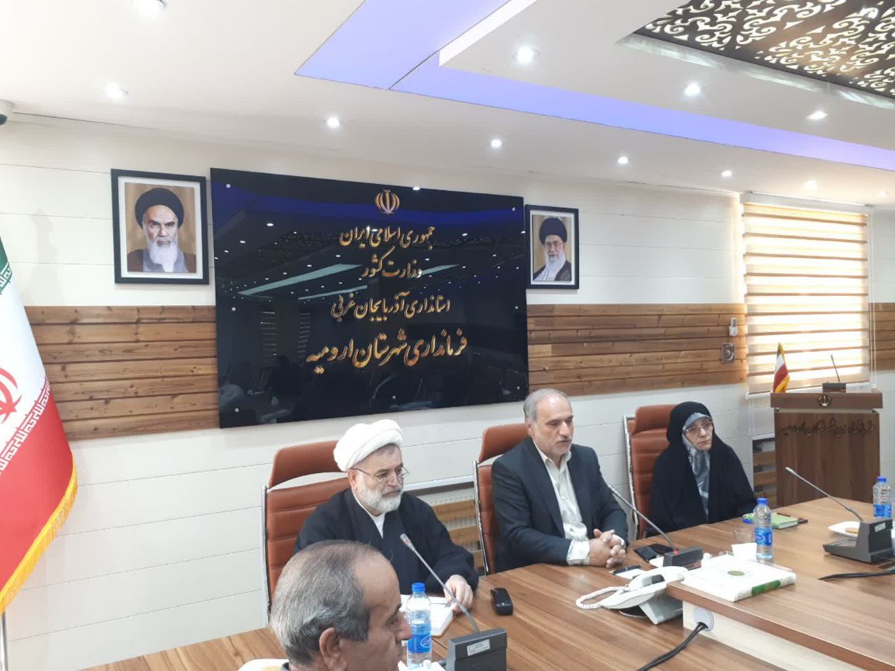 نشست صمیمی فرماندار ارومیه با همکاران ایثارگر شاغل در فرمانداری شهرستان ارومیه برگزار شد
