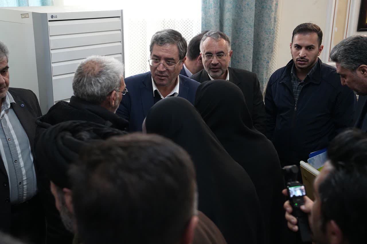 همزمان با میلاد امام علی (ع) انجام شد؛ برگزاری نشست صمیمی استاندار آذربایجان‌غربی با خانواده‌های شهدا