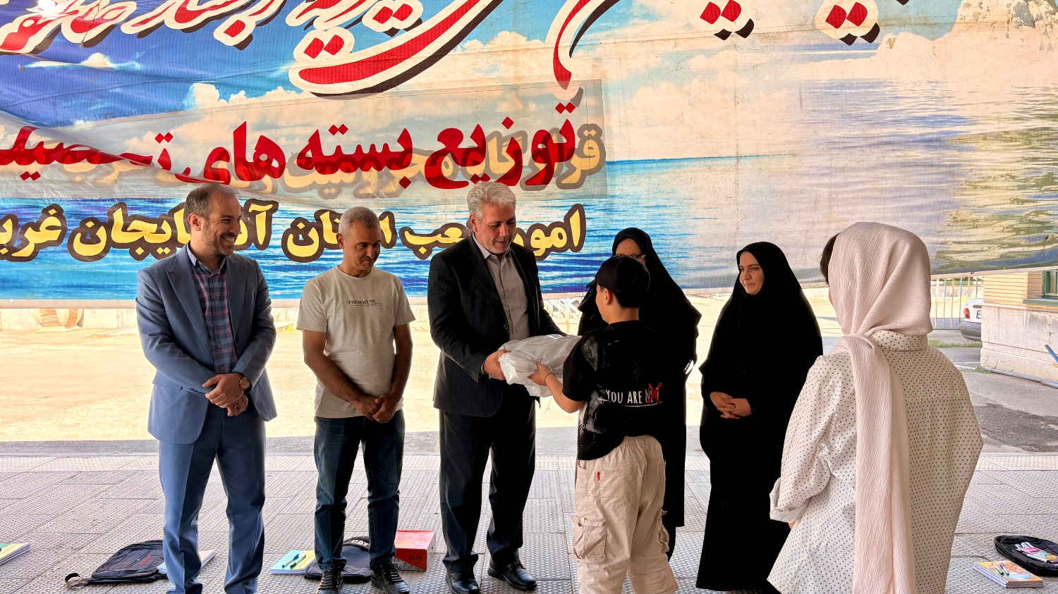 گزارش تصویری؛ آمادهسازی هزار بسته دانشآموزی برای ایتام و کودکان نیازمند ارومیه
