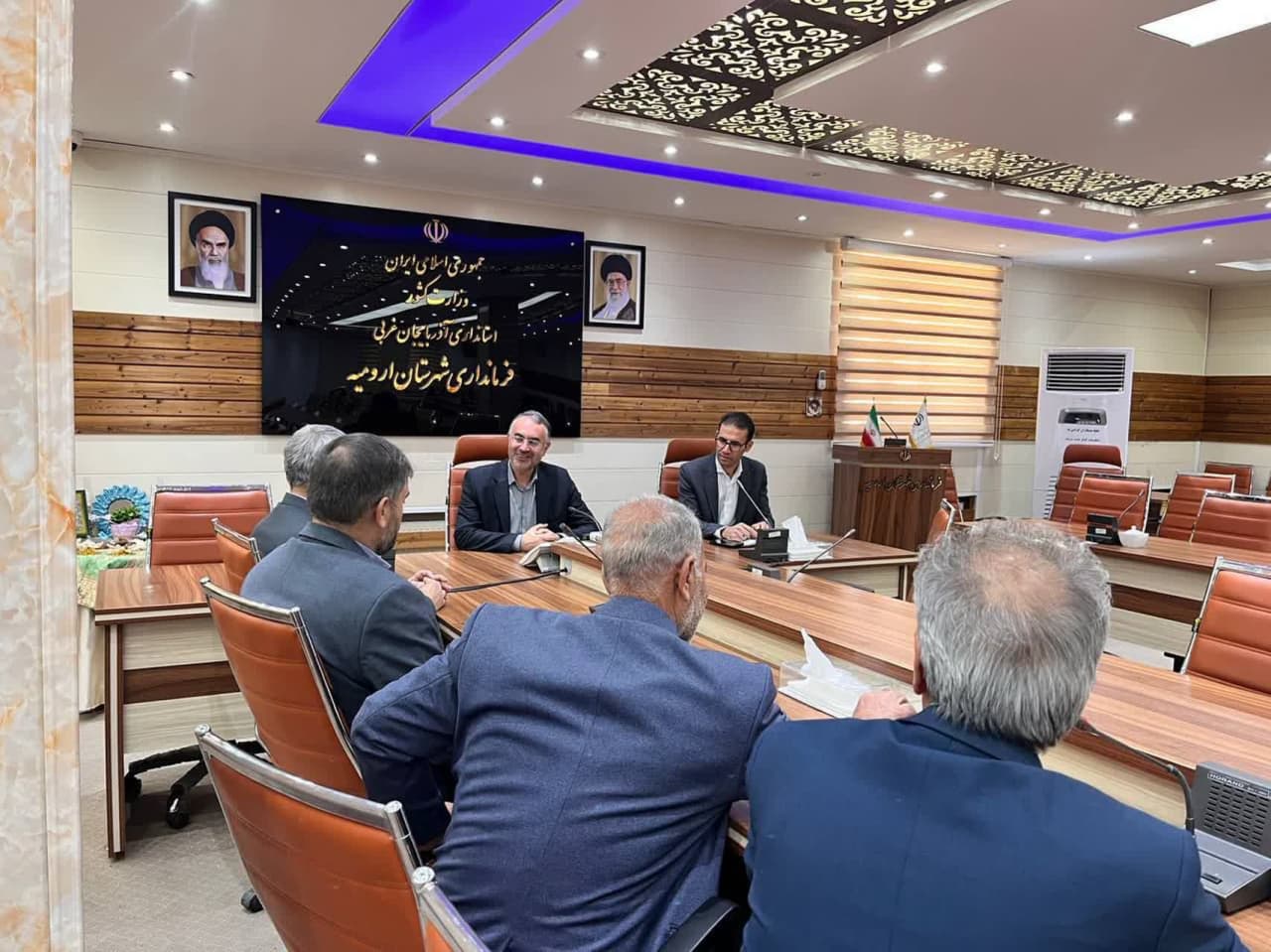 ملاقات عمومی شش ساعته فرماندار ارومیه با شهروندان در نخستین روزکاری سال جدید