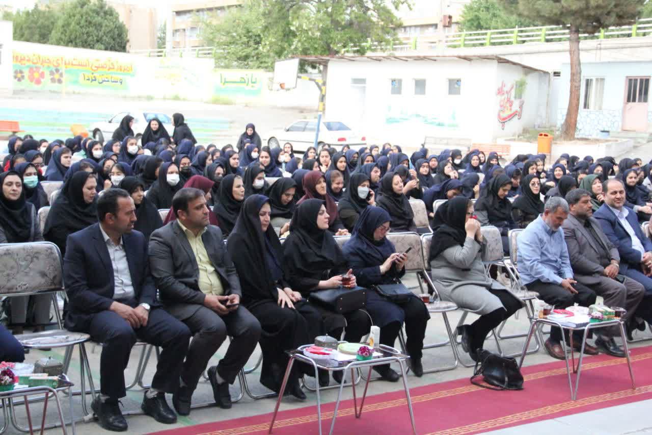 محبوب ترین مخلوق خداوند معلمین هستند