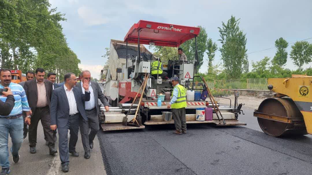 پروژه بهسازی جاده ارومیه – گلمان (چیچست) در مسیر اجرا | بازدید فرماندار و مدیرکل راهداری از روند عملیات