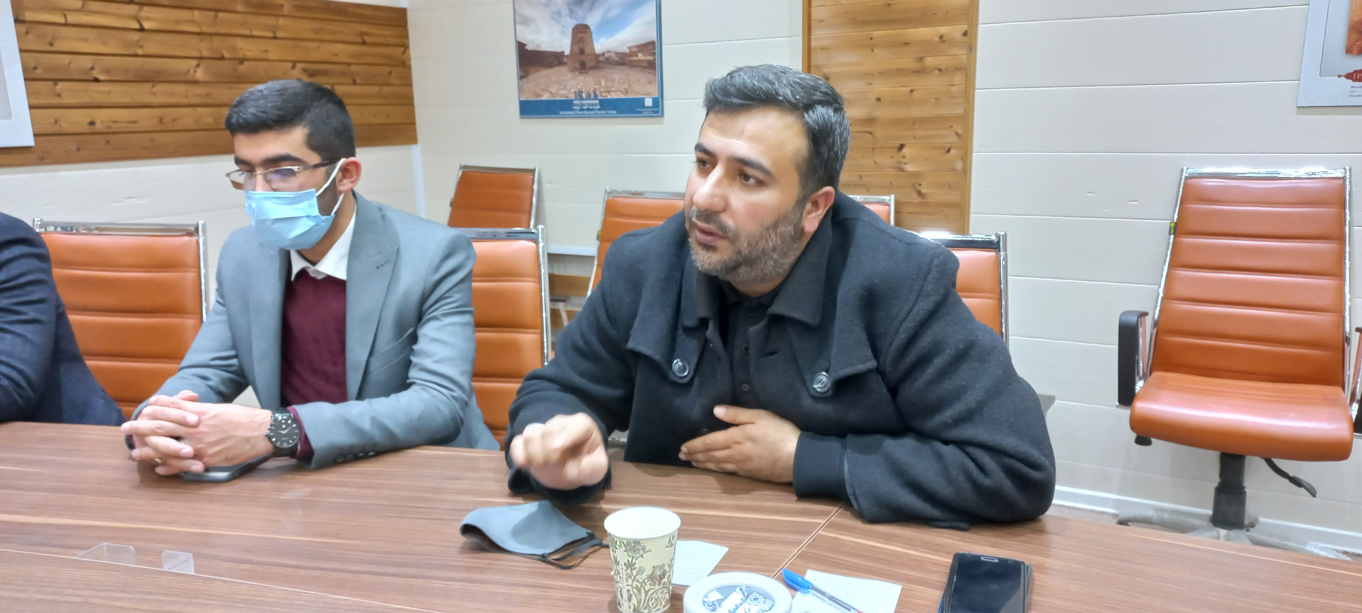 دیدار اعضای شورای مرکزی جوانان همدل استان آذربایجان غربی با فرماندار شهرستان ارومیه + عکس