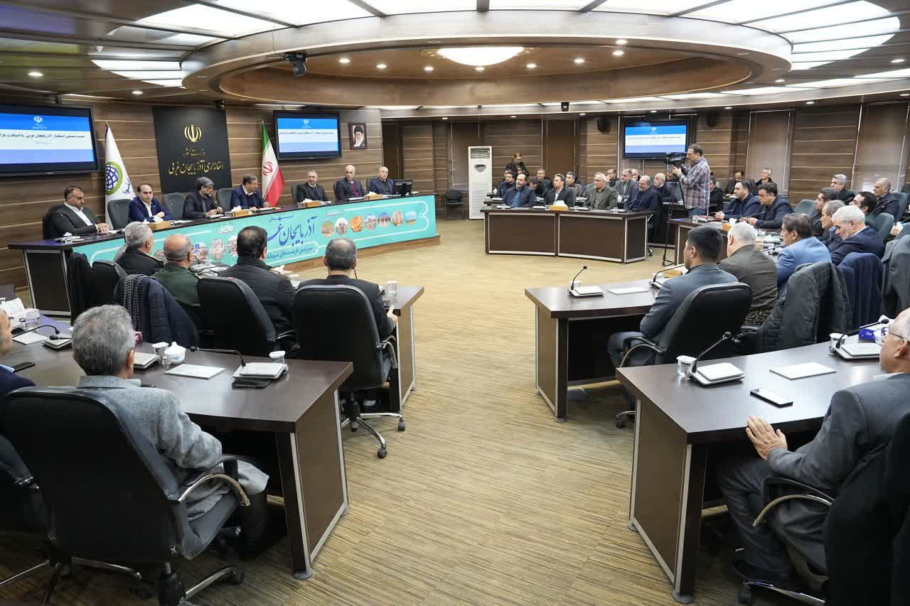 برگزاری نشست صمیمی استاندار آذربایجان‌غربی با اصناف و بازاریان استان