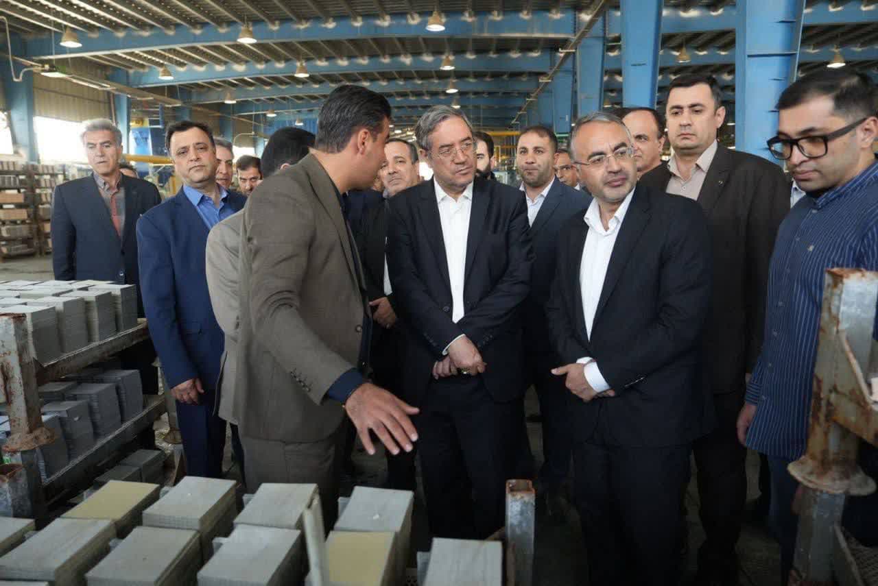 بازدید استاندار آذربایجانغربی و فرماندار شهرستان ارومیه از بخشهای مختلف شرکت تولیدی آذرباتری ارومیه