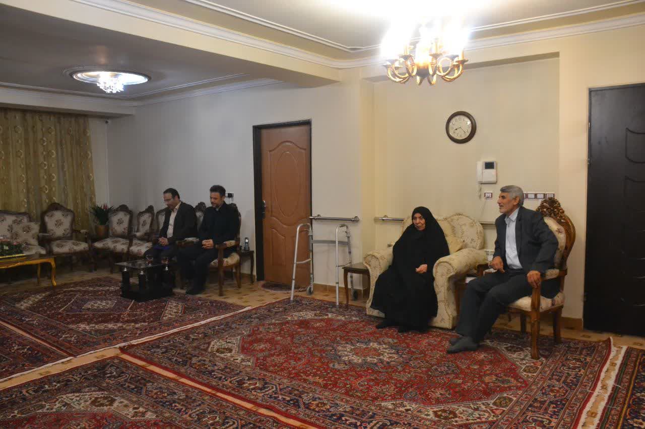 دیدار فرماندار شهرستان ارومیه با خانواده معظم شهدا