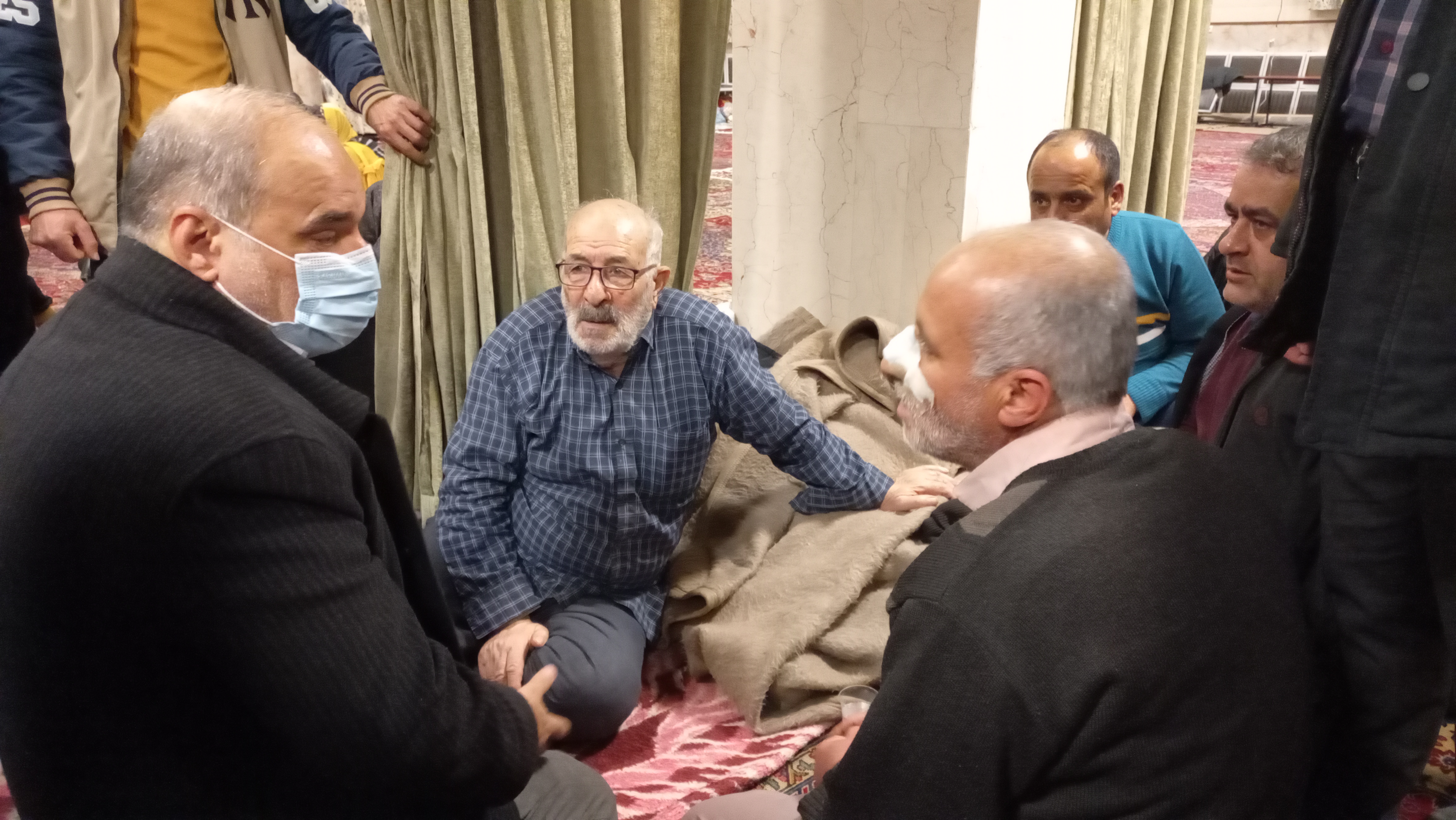 حضور فرماندار شهرستان ارومیه در مساجد اسکان زلزله زدگان خوی