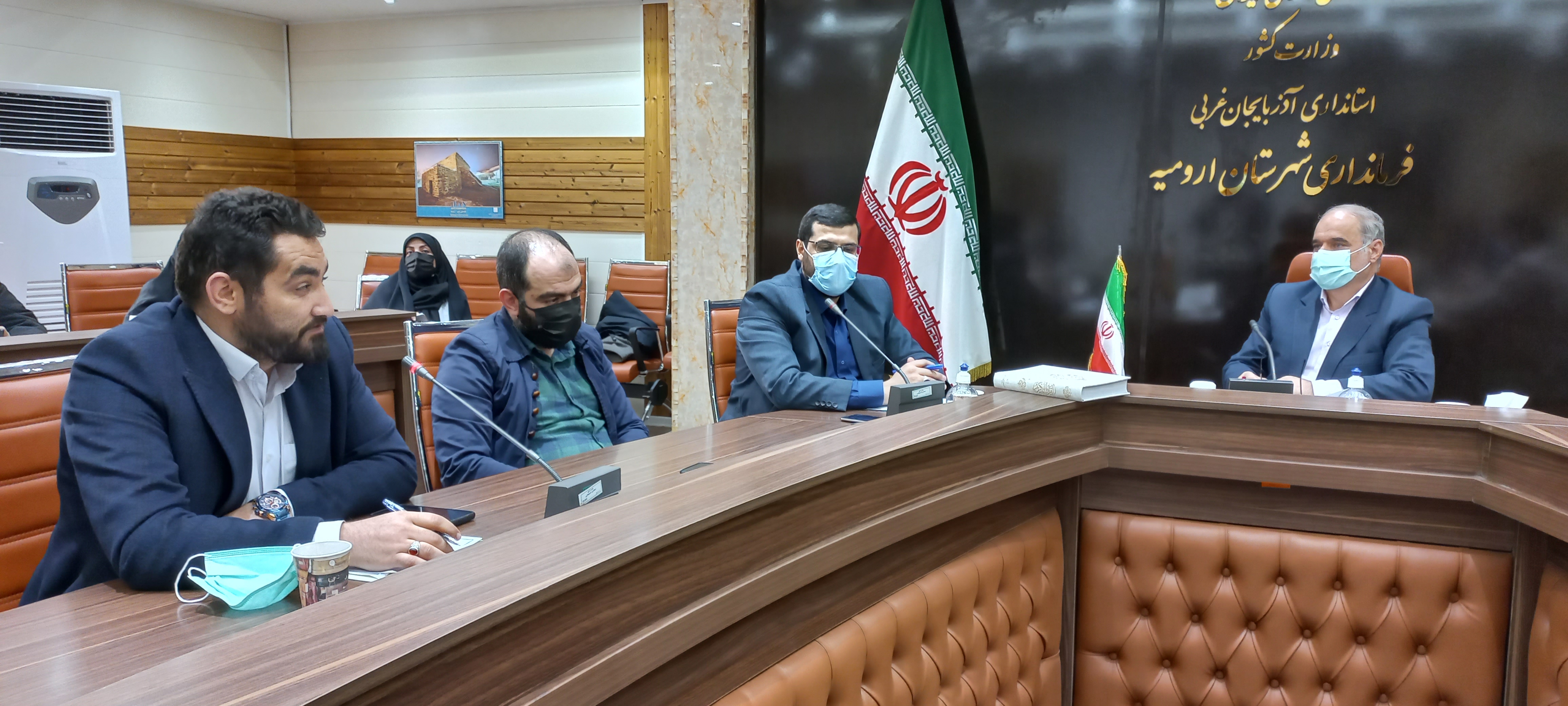دیدار اعضای شورای مرکزی جوانان همدل استان آذربایجان غربی با فرماندار شهرستان ارومیه + عکس