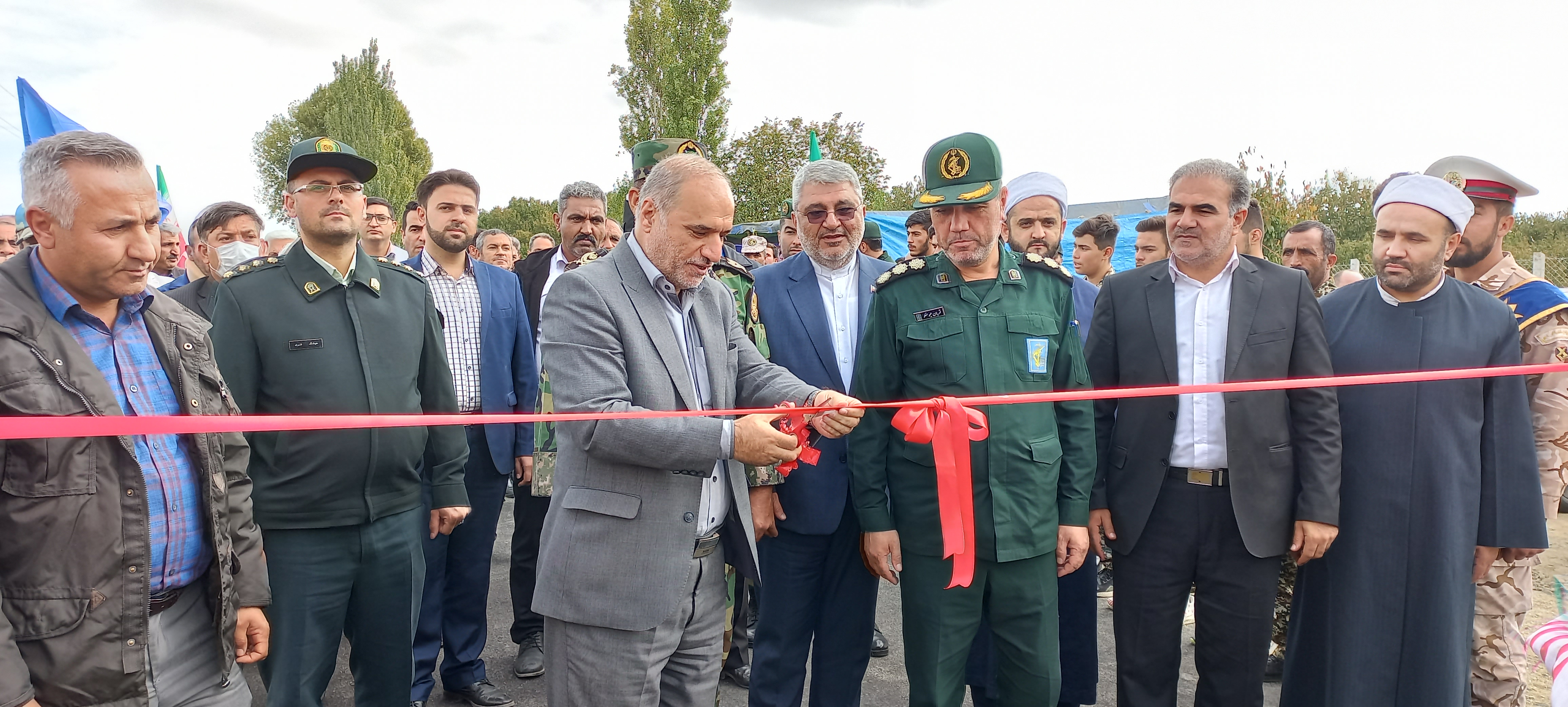 بهرهبرداری از آسفالت راه بین مزارع و دسترسی به 15 روستای بخش انزل ارومیه بطول 4200 متر :