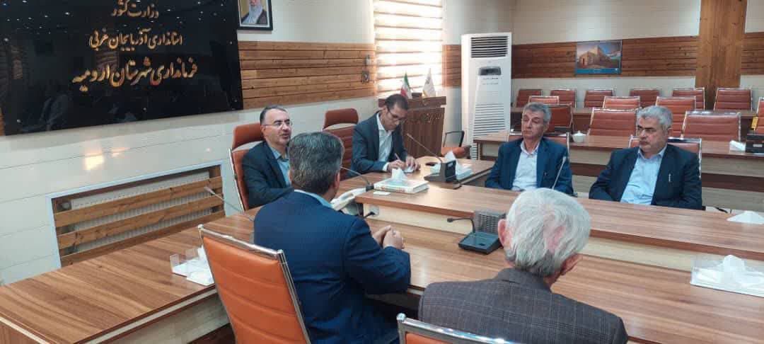 ملاقات عمومی شش ساعته فرماندار ارومیه با شهروندان در نخستین روزکاری سال جدید