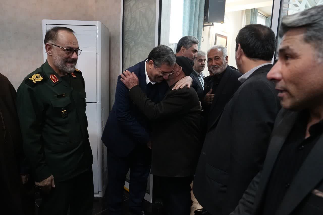 همزمان با میلاد امام علی (ع) انجام شد؛ برگزاری نشست صمیمی استاندار آذربایجان‌غربی با خانواده‌های شهدا