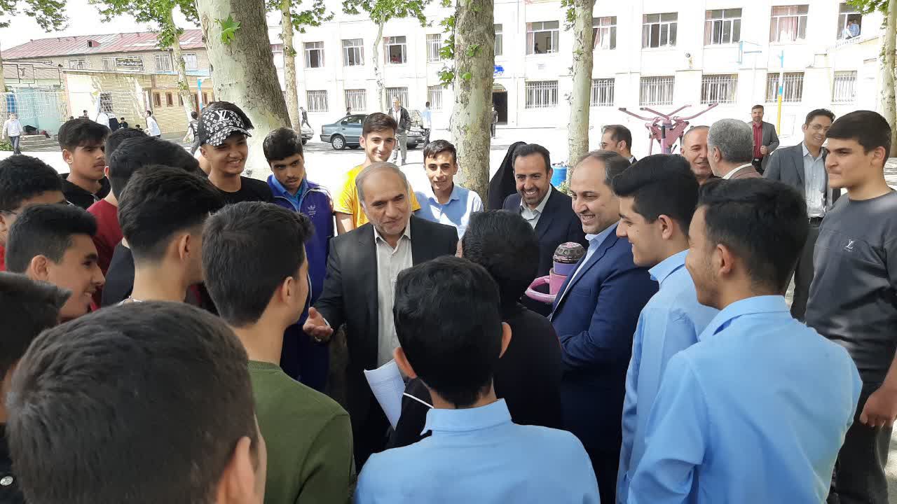 همه ما منت دار معلمین دلسوز و تلاشگر هستیم