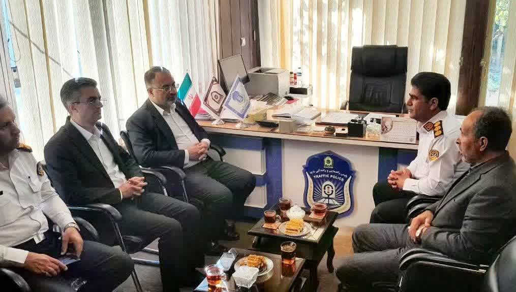 دیدار سرپرست معاون سیاسی و اجتماعی استانداری آذربایجانغربی و فرماندار ارومیه با فرماندهان نظامی و انتظامی به مناسبت هفته نیروی انتظامی