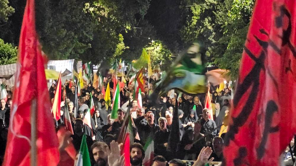 تداوم اجتماع شبانه مردم ارومیه در اعلام وحدت و همبستگی