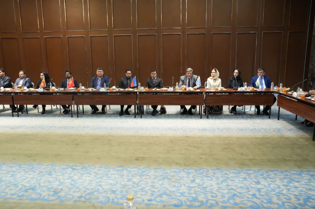 روز پرکار دیپلماسی استاندار آذربایجانغربی در ارومیه؛ برگزاری نشست مشترک استاندار آذربایجانغربی با سفرای ازبکستان، اروگوئه، سریلانکا، فیلیپین و قرقیزستان