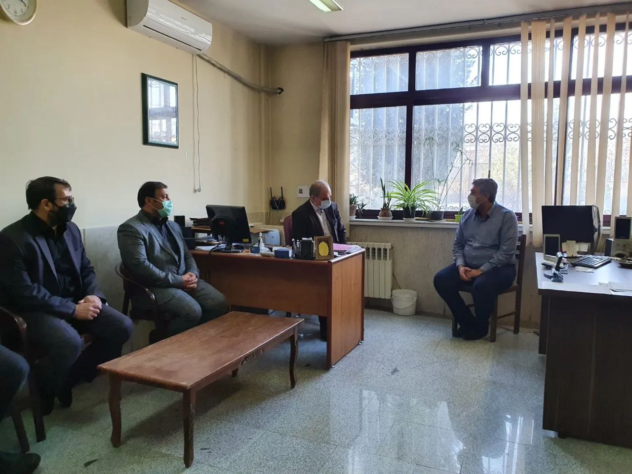 بازدید سرزده فرماندار شهرستان ارومیه از اداره ورزش و جوانان + عکس