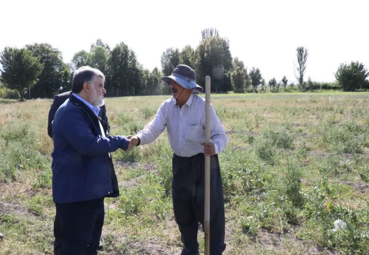 حضور محمدصادق معتمدیان استاندار آذربایجانغربی در جمع مردم روستای گلمرز