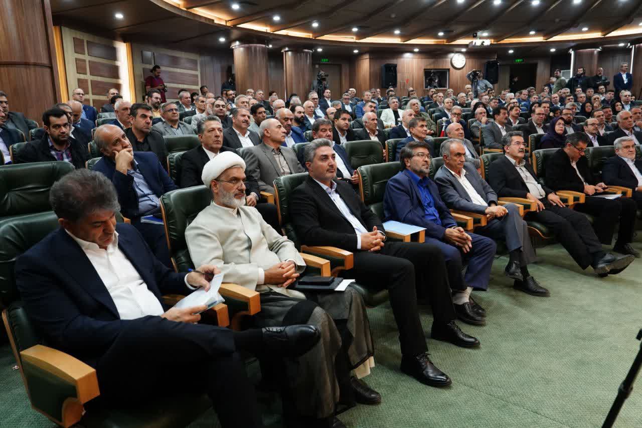 نشست رئیسجمهور پزشکیان با سرمایهگذاران و فعالان اقتصادی آذربایجانغربی