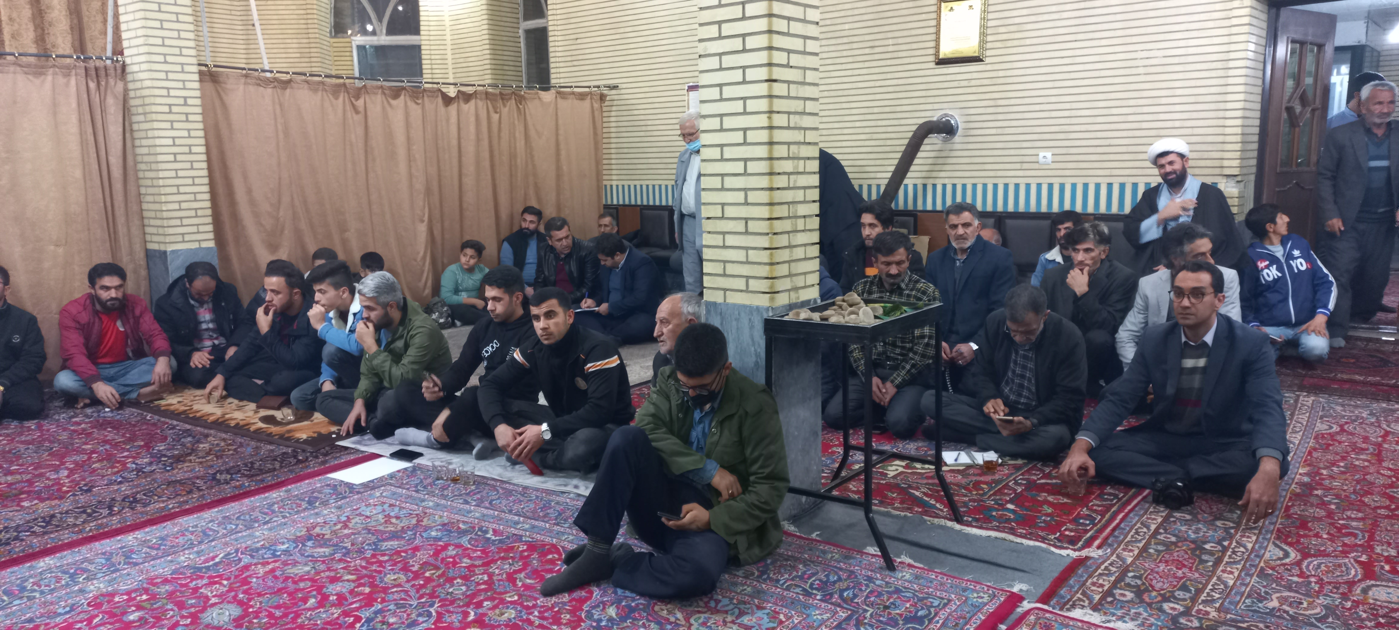 باحضور فرماندار ، مسائل و مشکلات منطقه 2 بررسی شد + عکس