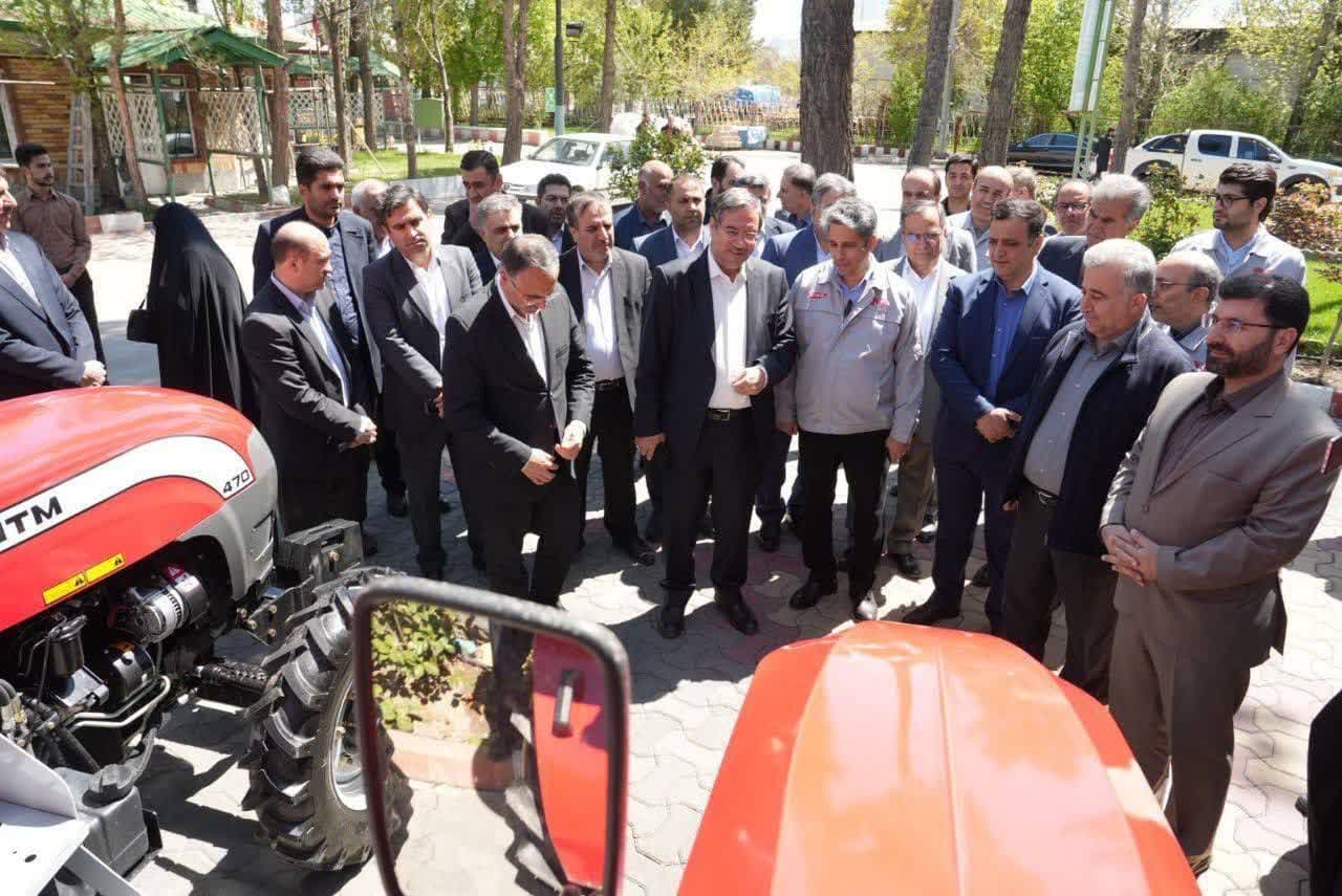 بازدید استاندار آذربایجانغربی و فرماندار شهرستان ارومیه از بخشهای مختلف شرکت تراکتورسازی ارومیه