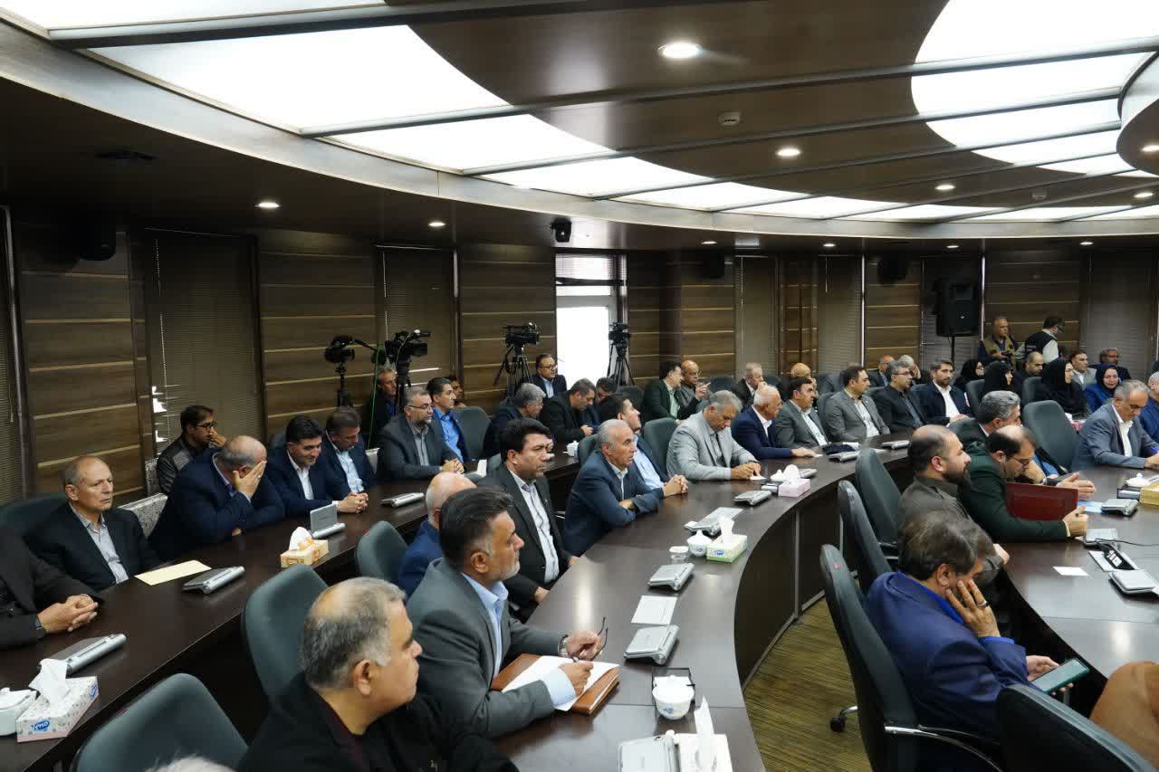 نشست رئیس‌جمهور با فعالان سیاسی آذربایجان‌غربی