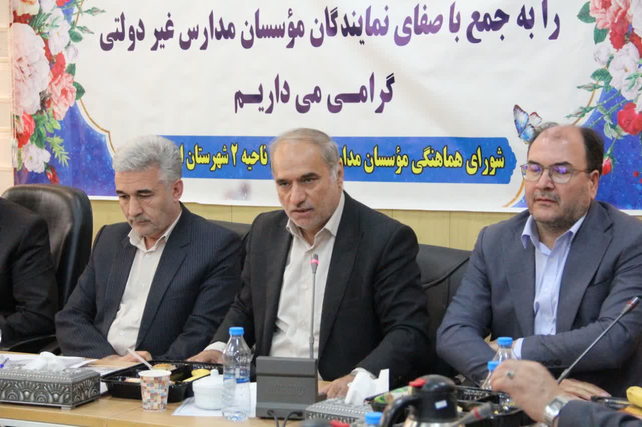 حضور غلامحسین عماری فرماندار شهرستان ارومیه در مراسم بزرگداشت مقام والای معلم در شهرستان ارومیه
