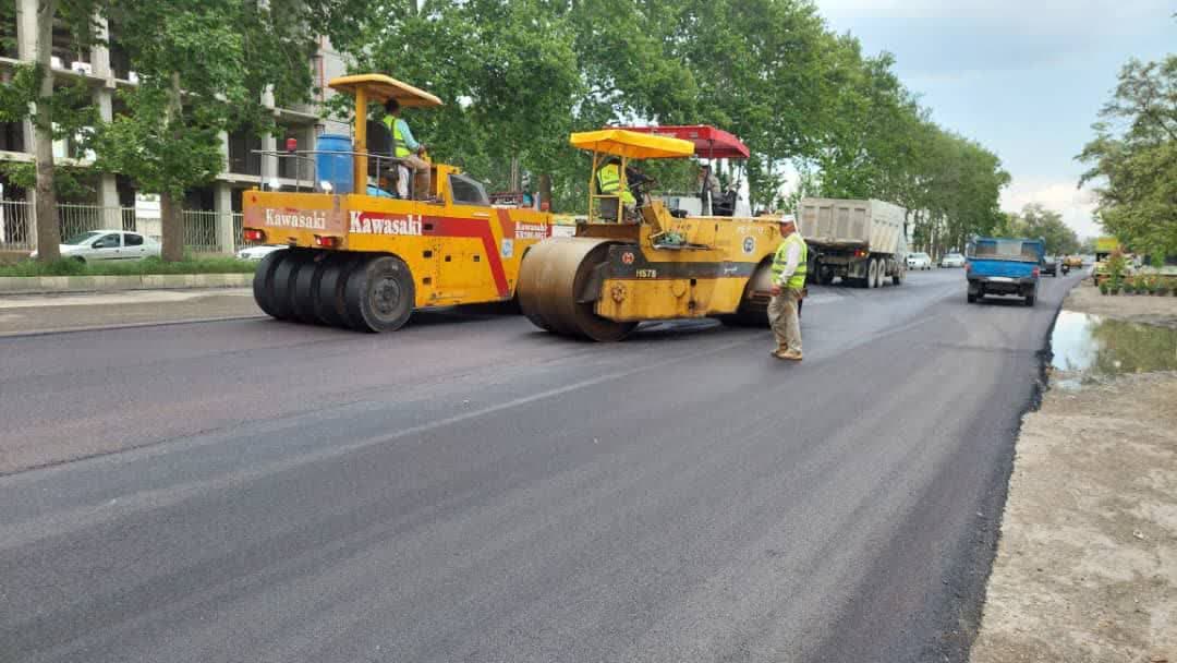 پروژه بهسازی جاده ارومیه – گلمان (چیچست) در مسیر اجرا | بازدید فرماندار و مدیرکل راهداری از روند عملیات