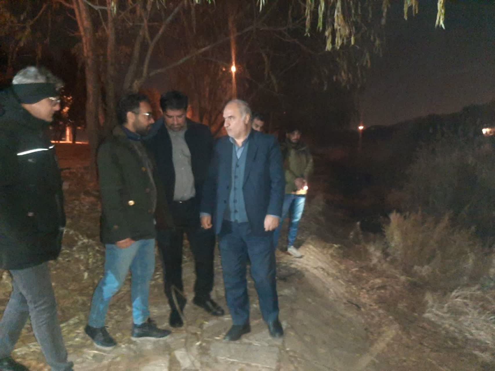 بازدید شبانه فرماندار شهرستان ارومیه از عملیات لایروبی و تنظیف رودخانه شهر چایی ارومیه