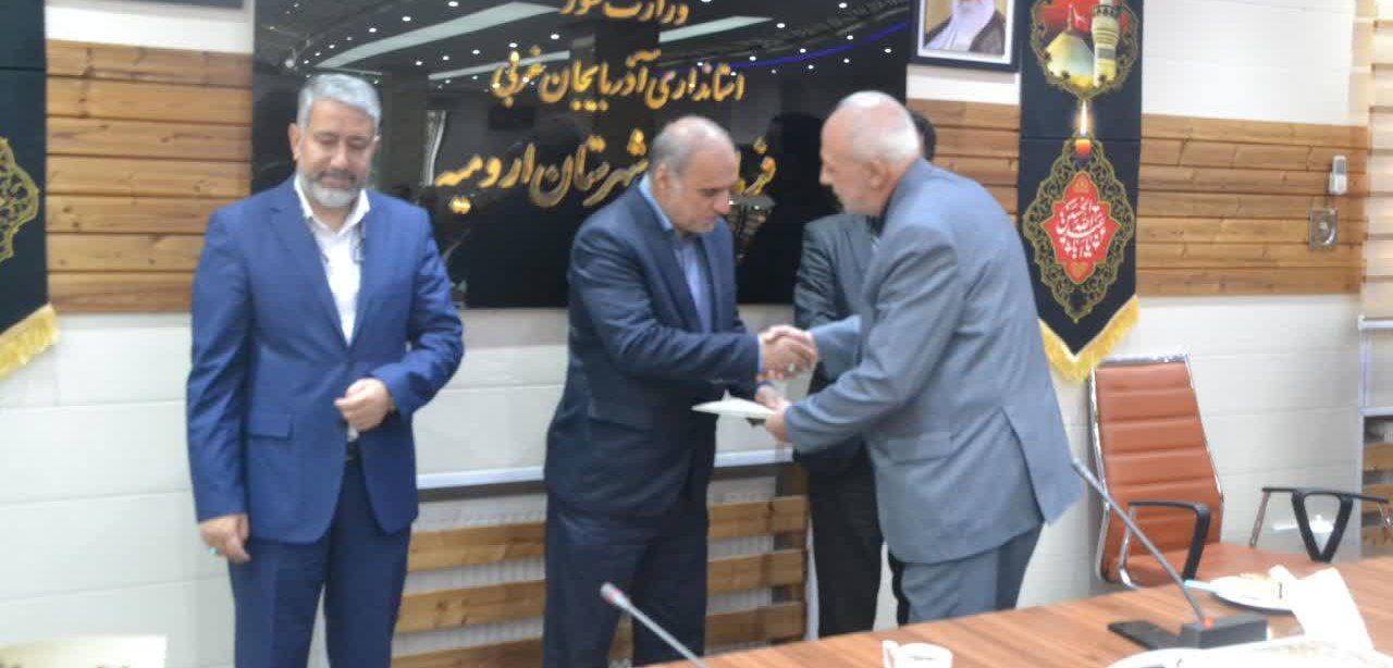 نشست صمیمی فرماندار شهرستان ارومیه با همکاران مجموعه فرمانداری