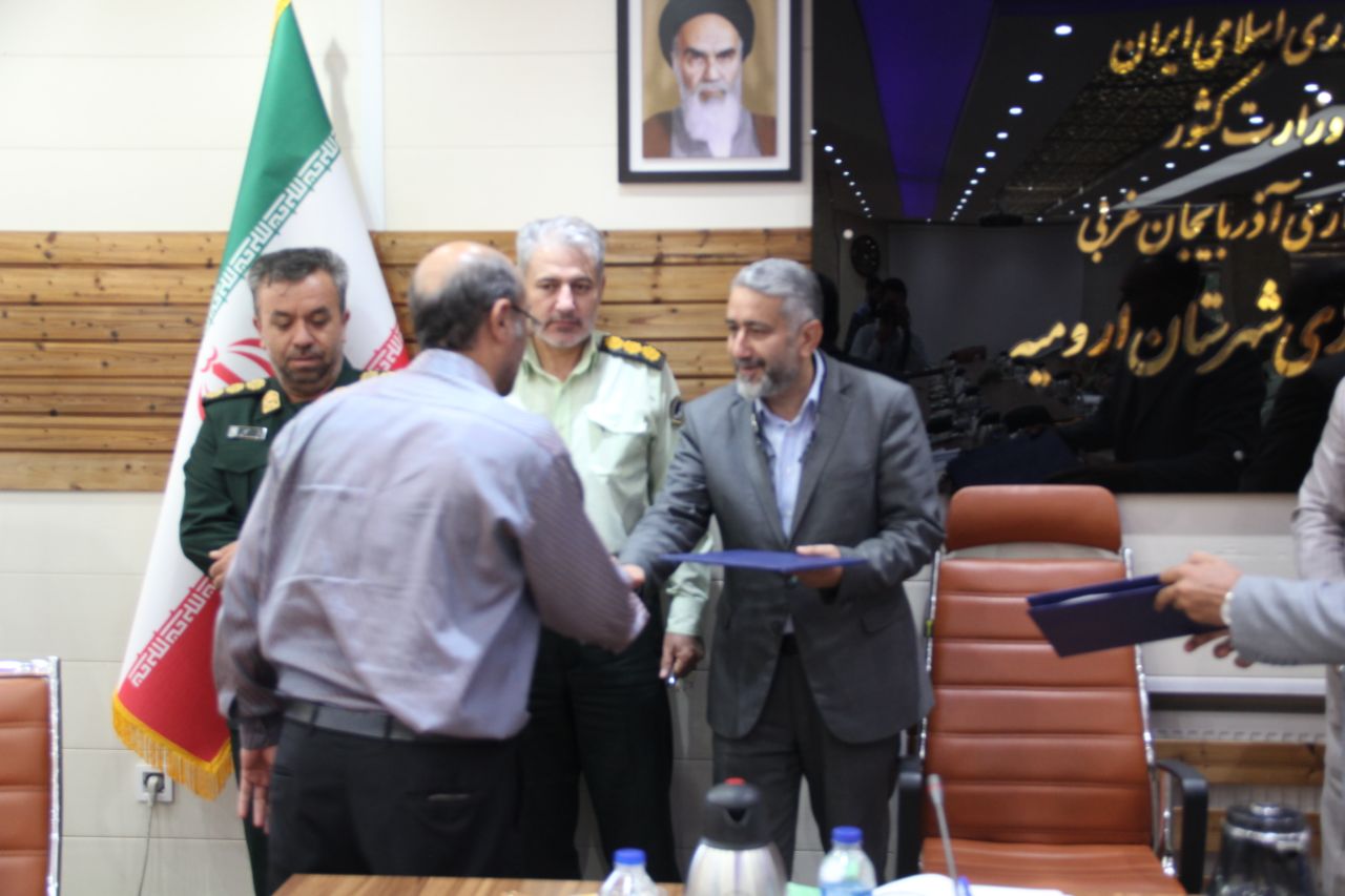 تجلیل فرماندار شهرستان ارومیه از همکاران حراست فرمانداری