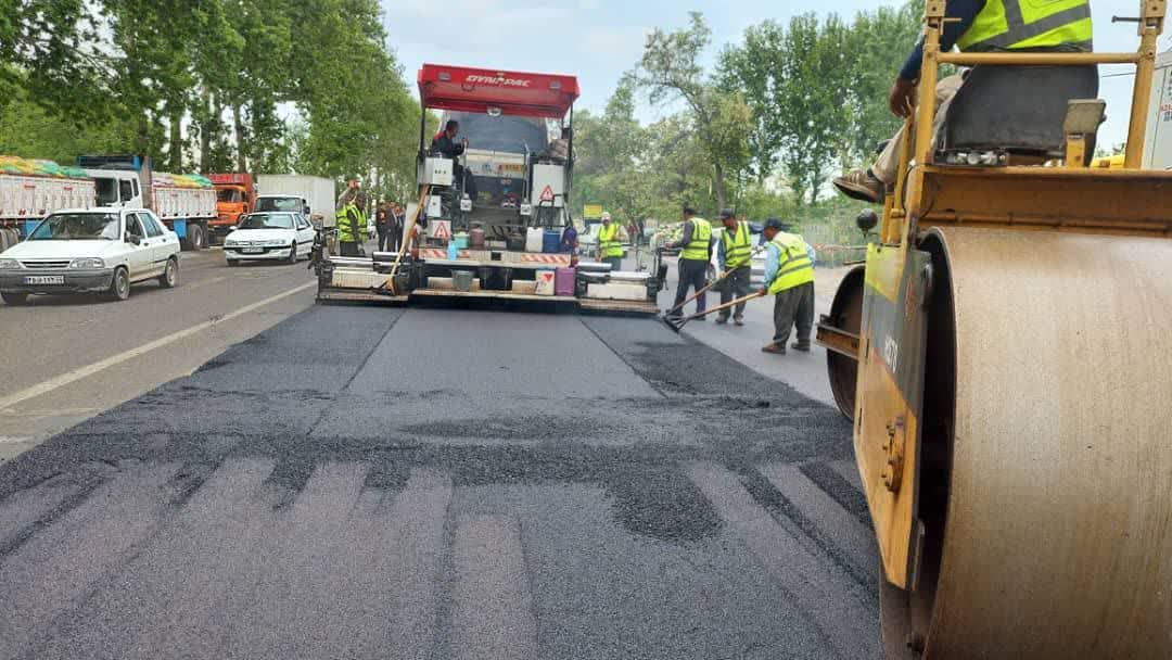 پروژه بهسازی جاده ارومیه – گلمان (چیچست) در مسیر اجرا | بازدید فرماندار و مدیرکل راهداری از روند عملیات