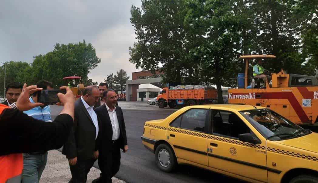 پروژه بهسازی جاده ارومیه – گلمان (چیچست) در مسیر اجرا | بازدید فرماندار و مدیرکل راهداری از روند عملیات