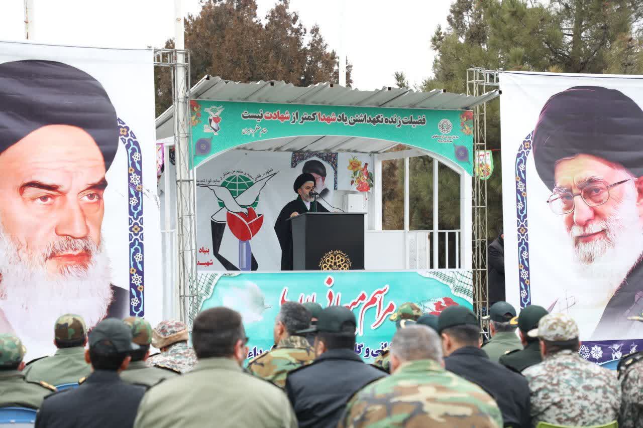 مراسم تجدید میثاق با آرمانهای امام راحل و شهدای انقلاب در شهرستان ارومیه برگزار شد