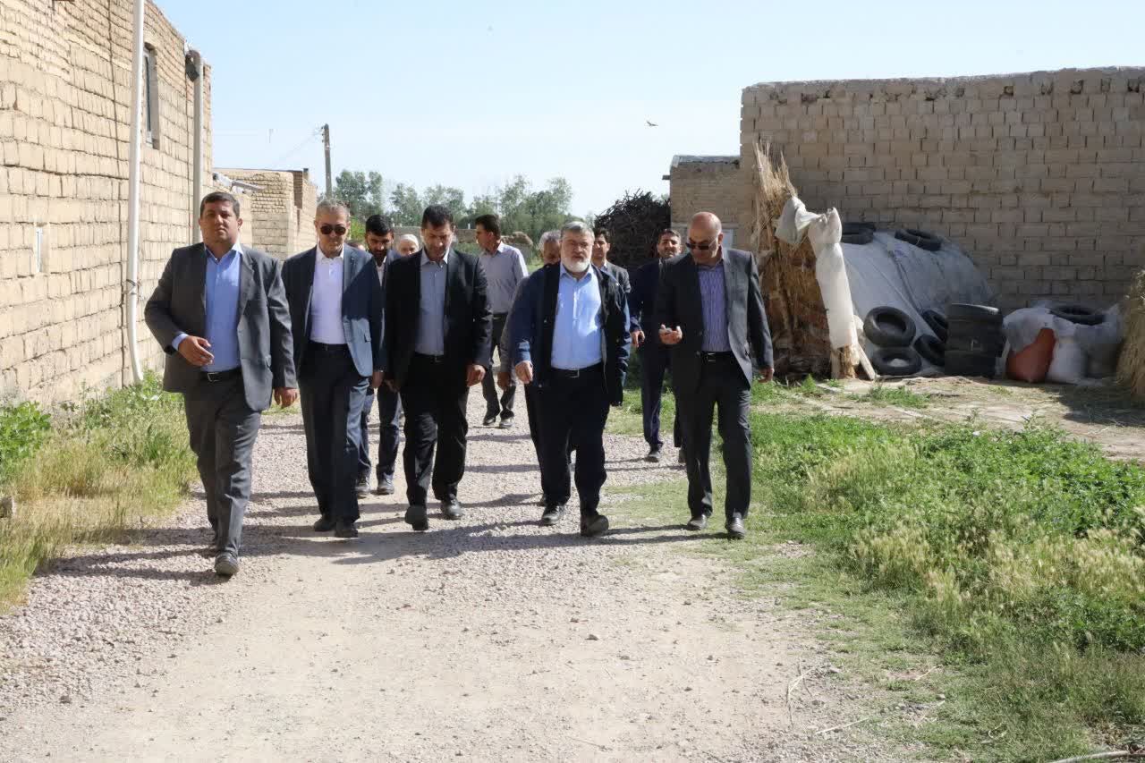 حضور محمدصادق معتمدیان استاندار آذربایجانغربی در جمع مردم روستای گلمرز