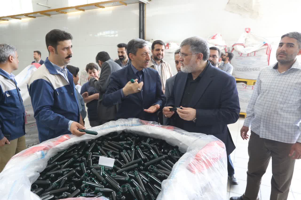 بازدید رئیس بنیاد مستضعفان انقلاب اسلامی و استاندار آذربایجان غربی از کارخانه پاکدیس ارومیه