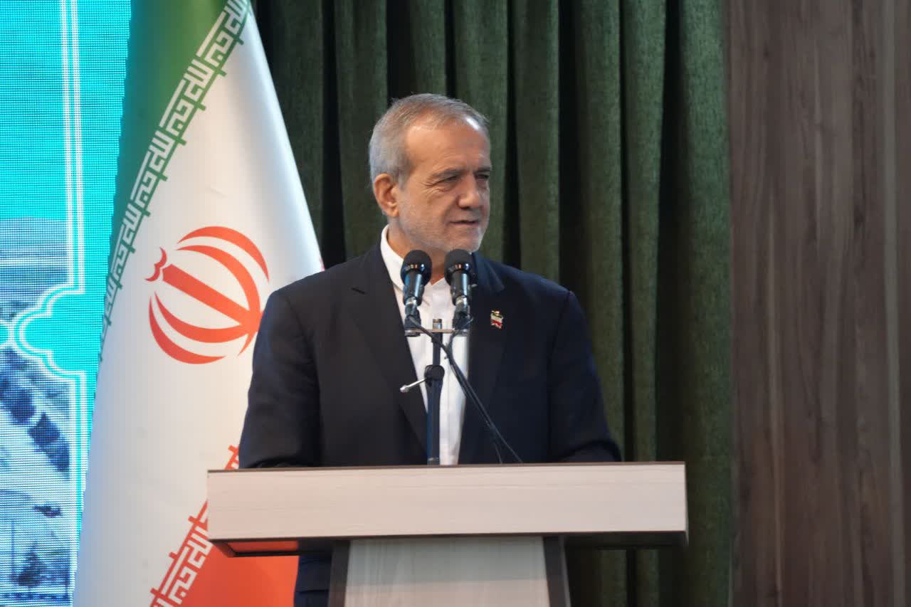 نشست رئیسجمهور پزشکیان با سرمایهگذاران و فعالان اقتصادی آذربایجانغربی