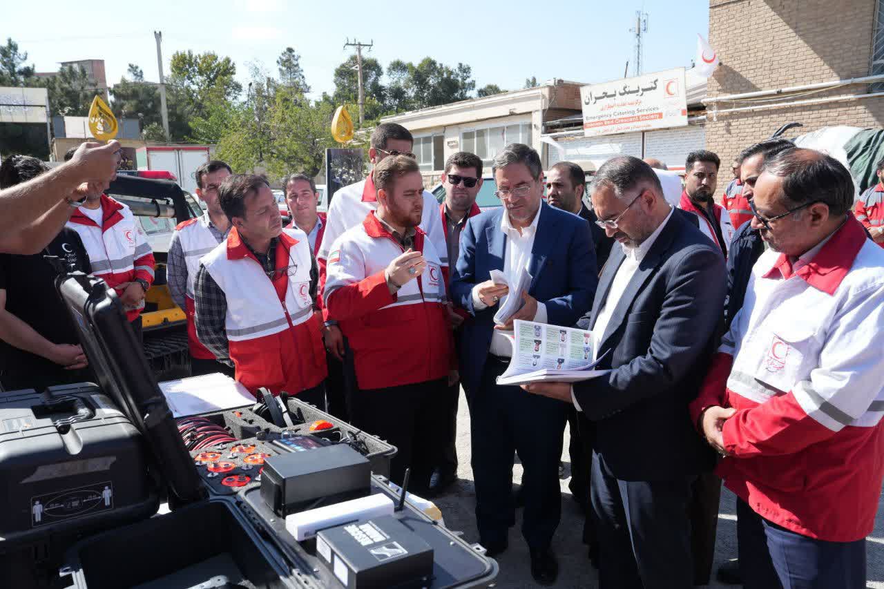 با حضور استاندار آذربایجانغربی انجام شد؛ اجرای طرح "ارمغان مهر" و الحاق ناوگان و تجهیزات امدادی به جمعیت هلالاحمر آذربایجانغربی