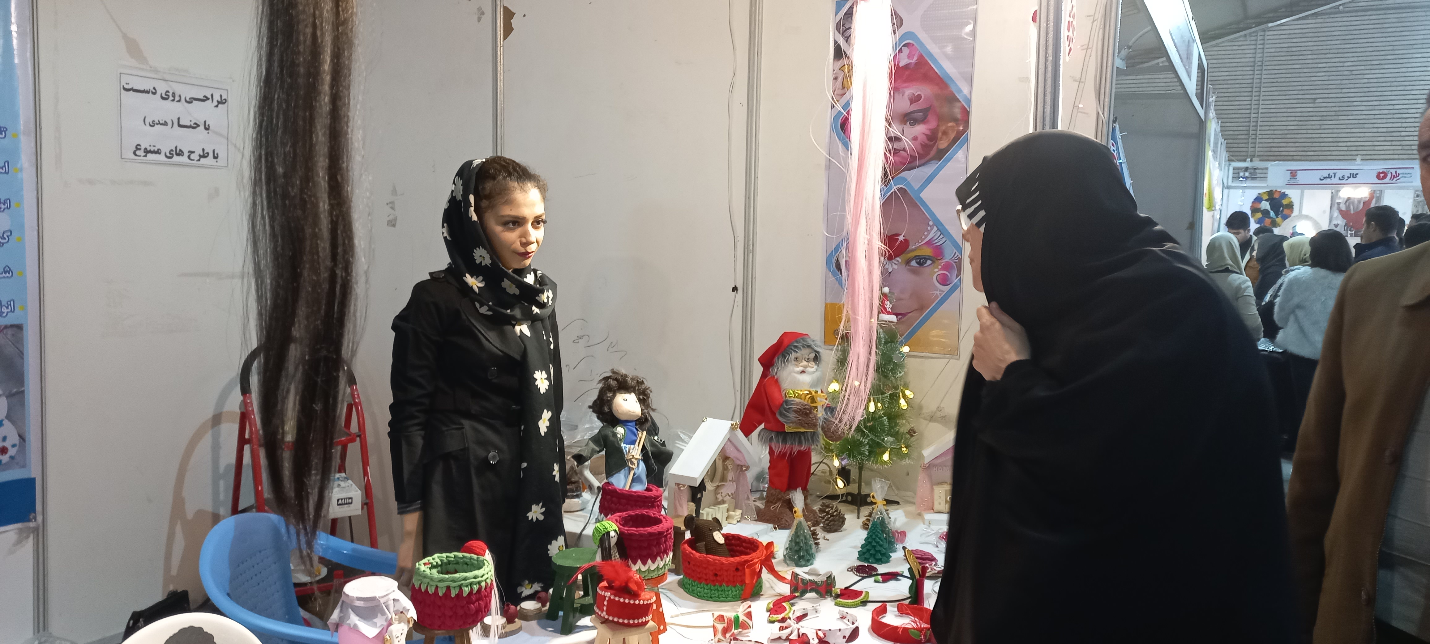 معاون برنامهریزی فرماندار شهرستان ارومیه از نمایشگاه شب یلدا بازدید نمود