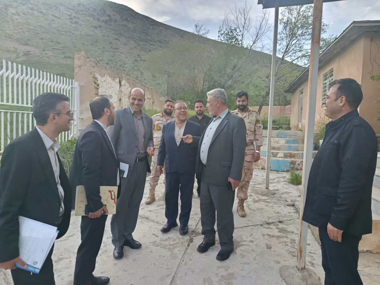 بازدید میدانی فرماندار ارومیه از پایانه مرزی سرو/ تأکید بر روانسازی تردد ترانزیتی و رفع دغدغه رانندگان