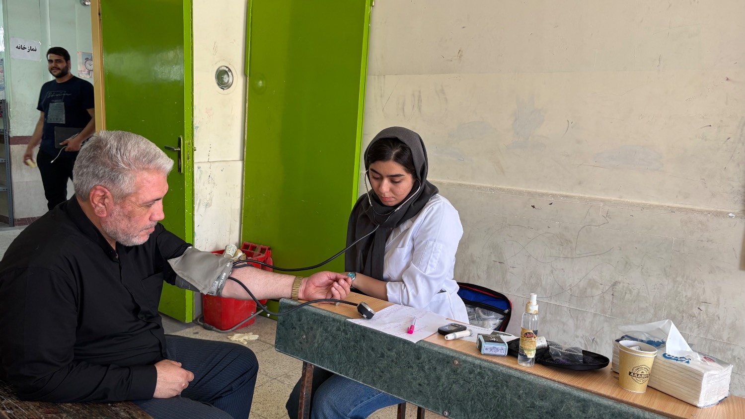 گزارش تصویری | بازدید فرماندار ارومیه از ارائه خدمات جهادی پزشکی و دندانپزشکی در ریحانآباد