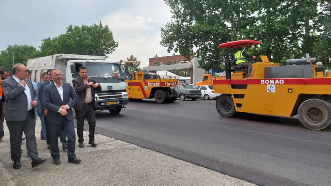 پروژه بهسازی جاده ارومیه – گلمان (چیچست) در مسیر اجرا | بازدید فرماندار و مدیرکل راهداری از روند عملیات