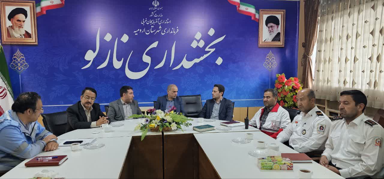 جلسه ستاد مدیریت بحران در بخشداری نازلو جهت بررسی عملیات جستجو برای شخص مغروق در رودخانه نازلو چای برگزار شد.