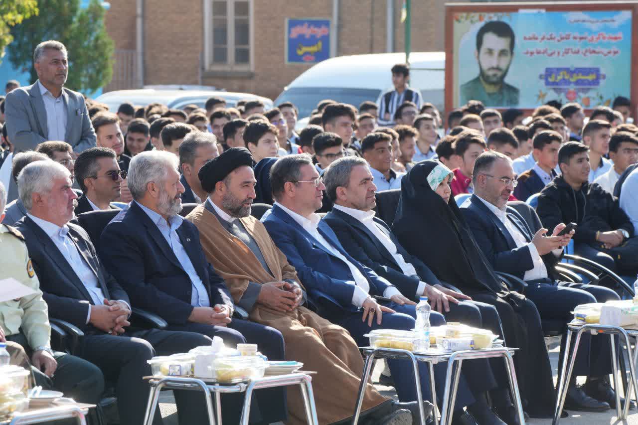 با حضور استاندار آذربایجانغربی انجام شد؛ آغاز سال تحصیلی جدید در آذربایجانغربی