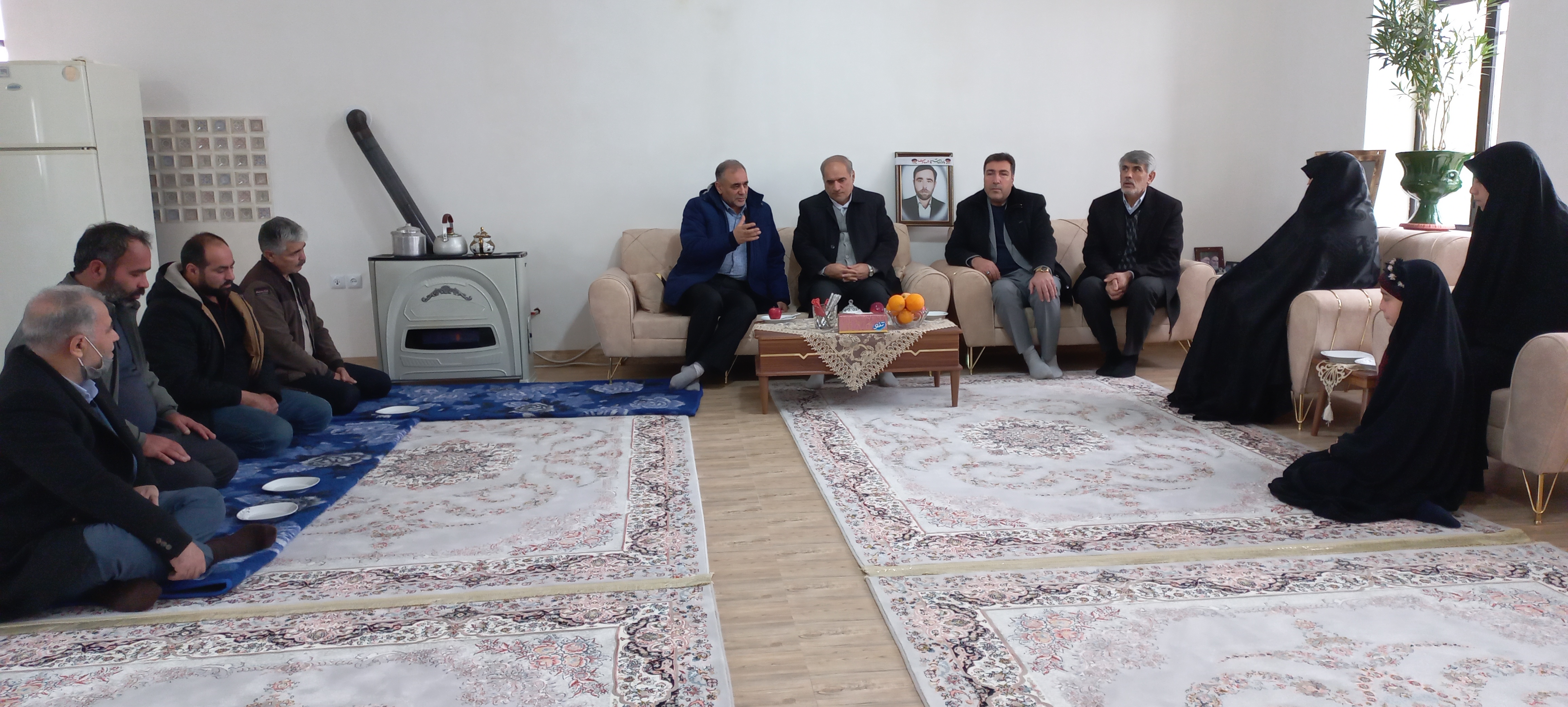 دیدار معاون امنیتی و انتظامی استاندار آذربایجانغربی با خانواده شهید مدافع امنیت عباس فاطمیه