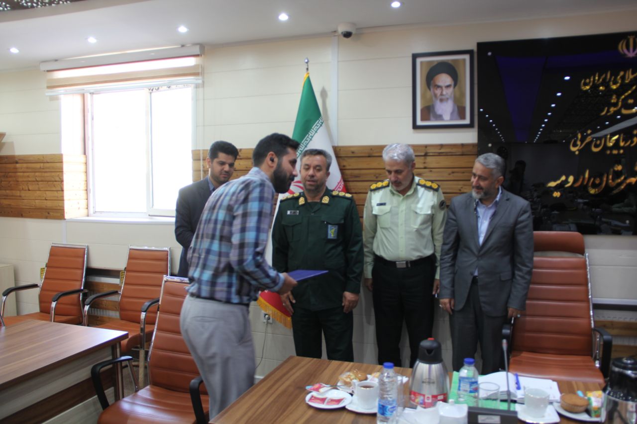 تجلیل فرماندار شهرستان ارومیه از همکاران حراست فرمانداری
