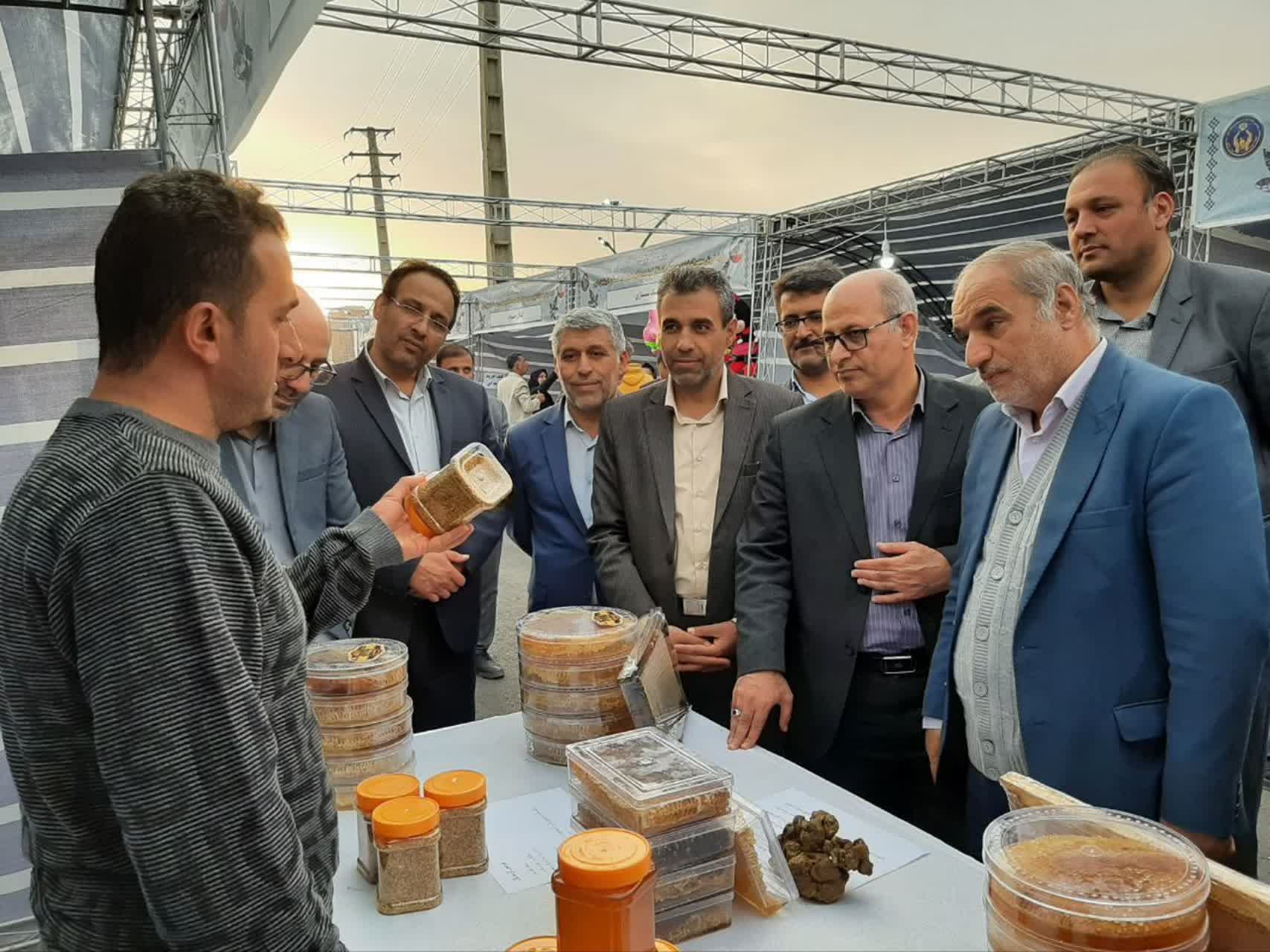 مراسم افتتاح نمایشگاه فصلی مجریان طرح های اشتغال کمیته امداد امام خمینی (ره)
