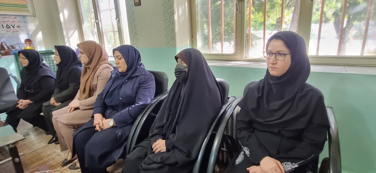 برگزاری آیین گرامیداشت روز معلم در دبیرستان فرهنگیان شهید مدنی ارومیه با حضور فرماندار شهرستان ارومیه